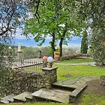 Villa Panoramica Con Jacuzzi Privata Tra Firenze & Lucca ,3 Camere, 4 Bagni