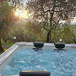 Villa Panoramica Con Jacuzzi Privata Tra Firenze & Lucca ,3 Camere, 4 Bagni *