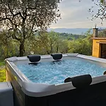 Panoramica Con Jacuzzi Privata Tra Firenze & Lucca ,3 Camere, 4 Bagni Villa