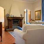 Villa Panoramica Con Jacuzzi Privata Tra Firenze & Lucca ,3 Camere, 4 Bagni *
