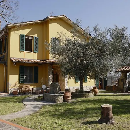 Villa Panoramica Con Jacuzzi Privata Tra Firenze & Lucca ,3 Camere, 4 Bagni