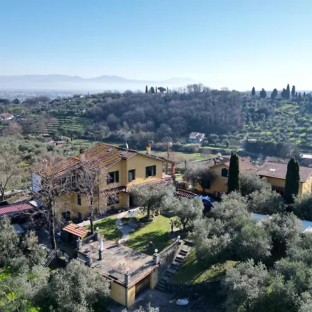 Villa Panoramica Con Jacuzzi Privata Tra Firenze & Lucca ,3 Camere, 4 Bagni Villa