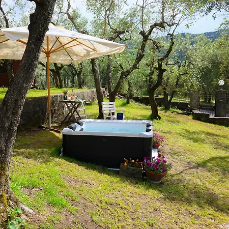 Villa Panoramica Con Jacuzzi Privata Tra Firenze & Lucca ,3 Camere, 4 Bagni *