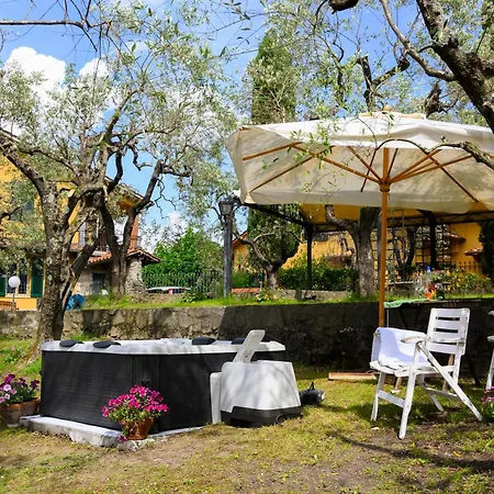 Villa Panoramica Con Jacuzzi Privata Tra Firenze & Lucca ,3 Camere, 4 Bagni *