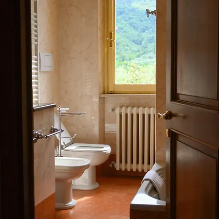 Panoramica Con Jacuzzi Privata Tra Firenze & Lucca ,3 Camere, 4 Bagni