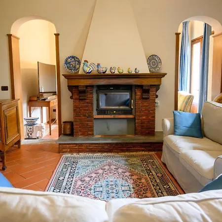 Panoramica Con Jacuzzi Privata Tra Firenze & Lucca ,3 Camere, 4 Bagni