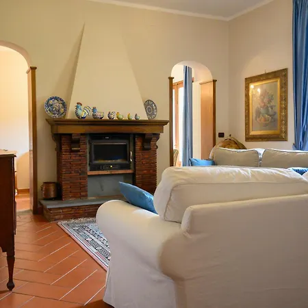 Villa Panoramica Con Jacuzzi Privata Tra Firenze & Lucca ,3 Camere, 4 Bagni *