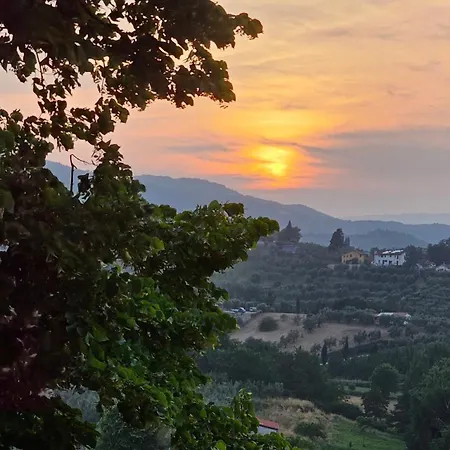 Villa Panoramica Con Jacuzzi Privata Tra Firenze & Lucca ,3 Camere, 4 Bagni *